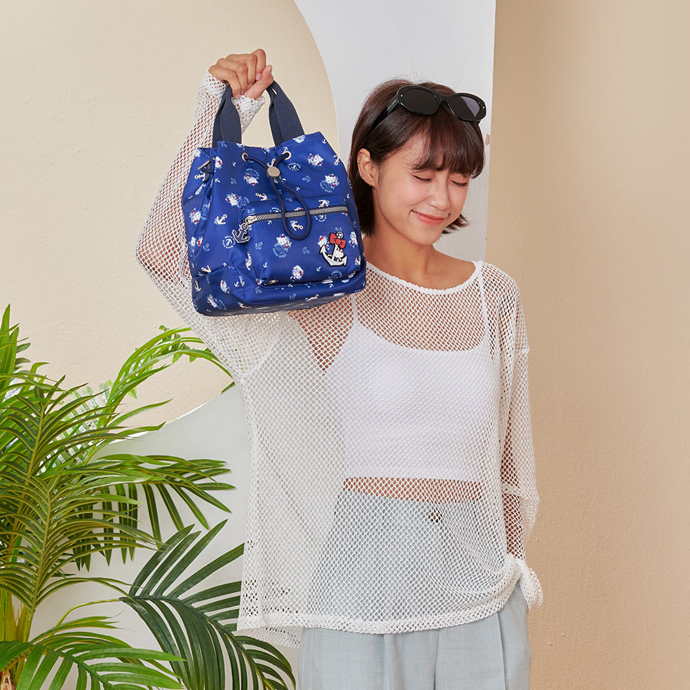 【kiki STUDIO】Hello Kitty 皇家航海-束口水桶包-深藍