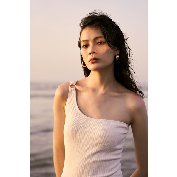 杏白莊園 - 連身泳衣