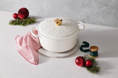 【耶誕食節家家聚】LE CREUSET 歡樂耶誕琺瑯鑄鐵圓鍋 星型金頭