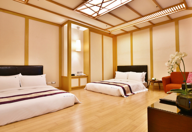 【最強點數盛典】高雄花季度假飯店 桂月景觀套房一泊二食 平假日雙人住宿憑證