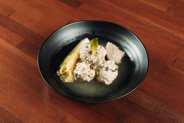 【想讓你吃好點】五円料理所-買芋頭白菜雞挽肉，送酸白菜雞挽肉