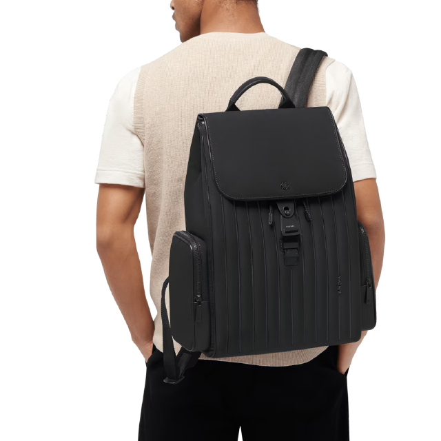 Never Still 系列 Flap Backpack 黑色大型尼龍翻蓋後背包