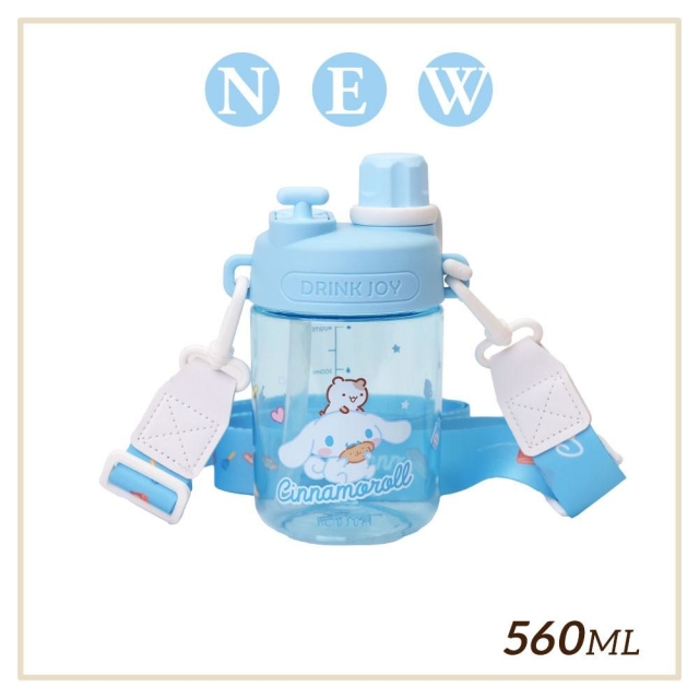 【HOUSUXI】三麗鷗大耳狗喜拿-Tritan雙飲口背帶水瓶560ml
